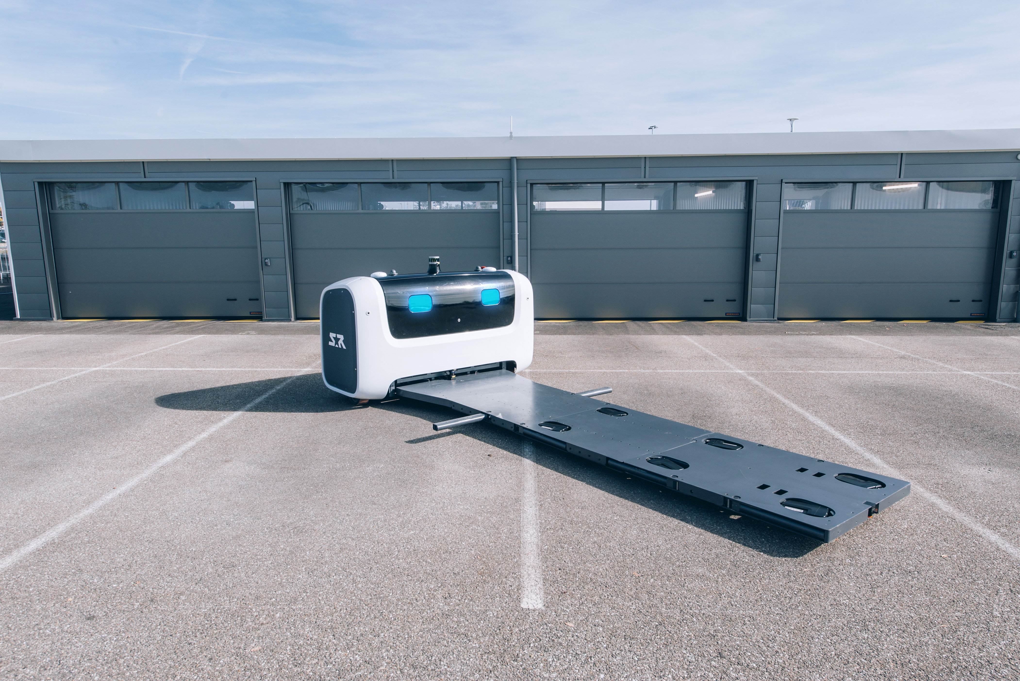 Во Франции изобрели роботов, умеющих парковать авто практически в невозможных условиях
